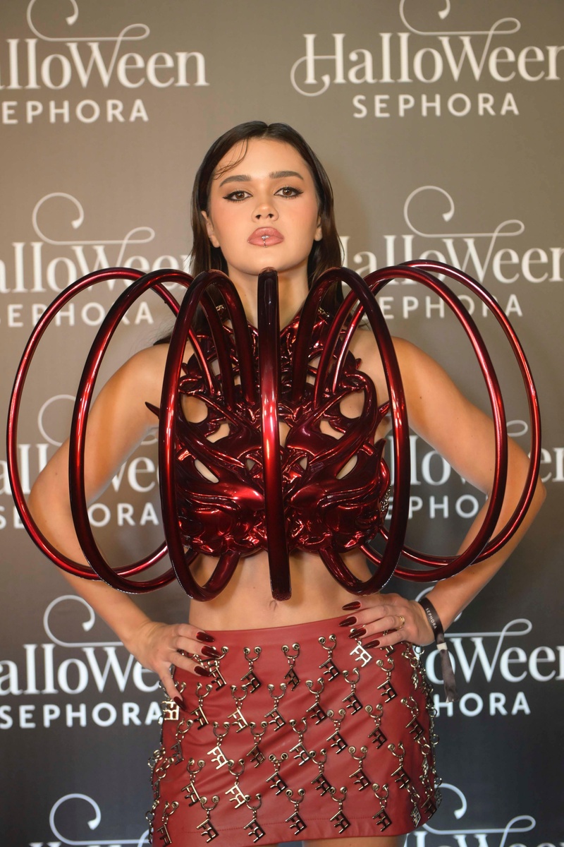 72MmO3kjMiV2M6InYu02bj5yc3VmblRXYkVGa0B0b0FGdu92Y6cTN2EzNyYzNwMjOnVGcq5ydvxmYjJWNzQWMzYzNzUDZjhjZmRTY3MGOkFmYwMDOhNWN3YkMlMWN3YkMlIDN3AjMGJTJ2IDMx8VL1ETLf9VLwITLfpDO Halloween Sephora 2025: Confira o look dos famosos na maior edição de todos os tempos